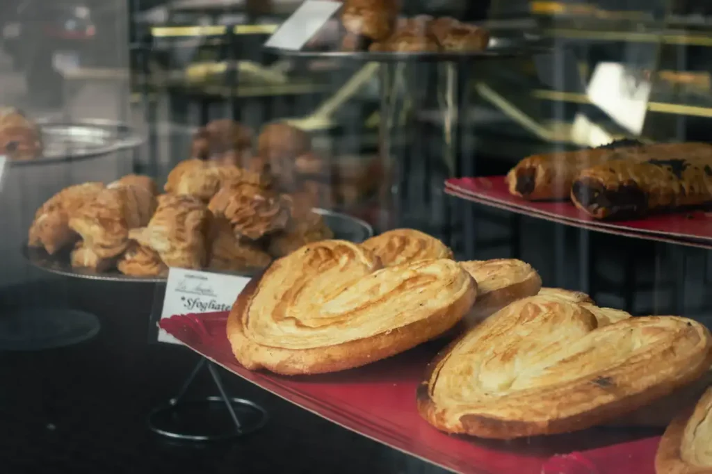 فرآیند پخت یکنواخت در شیرینی‌های ظریف چگونه تضمین می‌شود؟