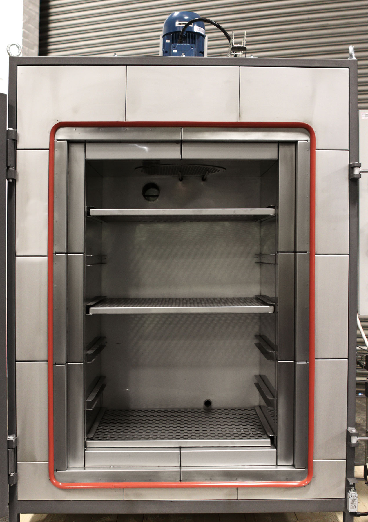 کدام نوع فر صنعتی برای خط تولید پیوسته مناسب‌تر است؟