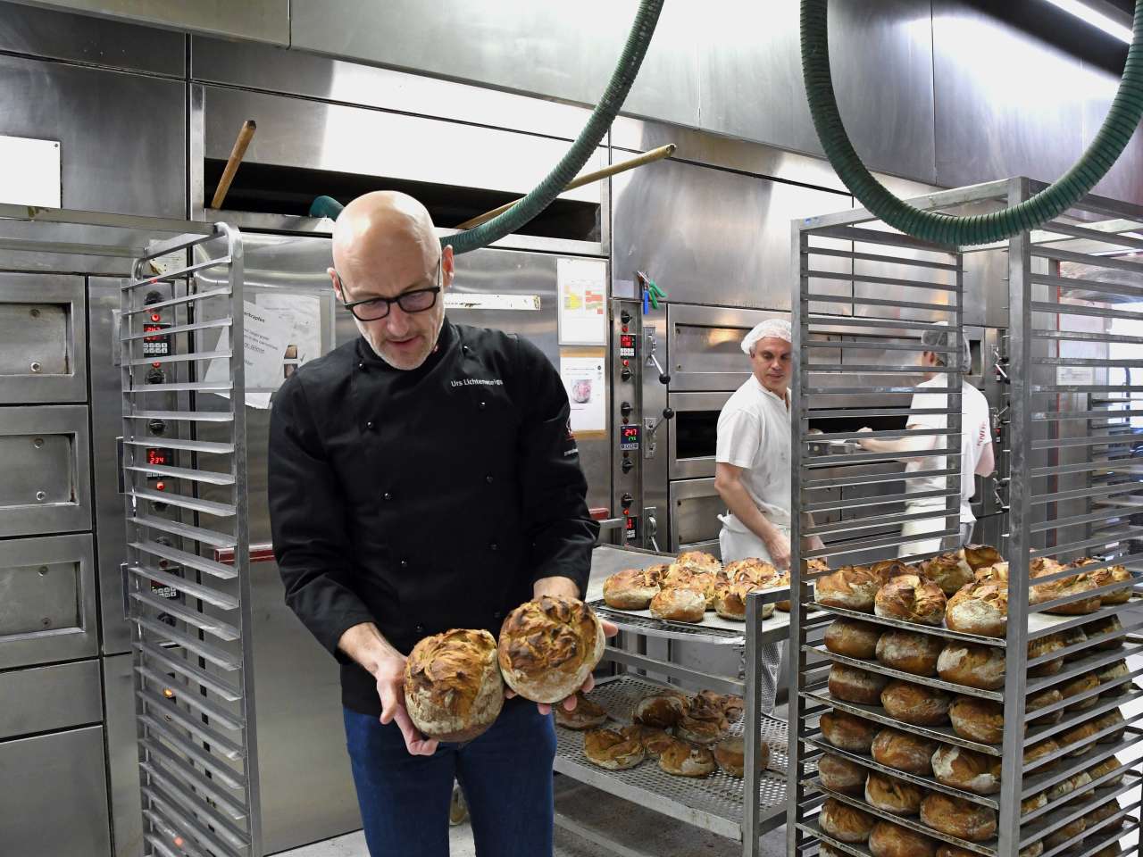 تأثیر باز و بسته شدن درب فر بر افت دما در تولید قنادی